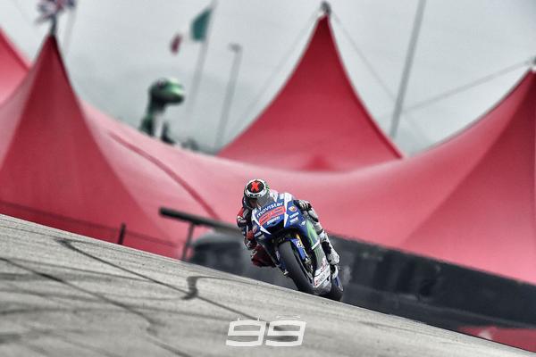lorenzo99's tweet photo. ¡Primera fila! / Front row! #americasGP #COTA @YamahaMotoGP http://t.co/JtY5bCyPtu