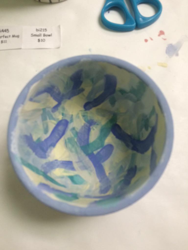 SimoneLhart's tweet photo. Paint a pot. 😁😁 #PaintingIsHard #ButRewarding http://t.co/8jdmZHk3dG
