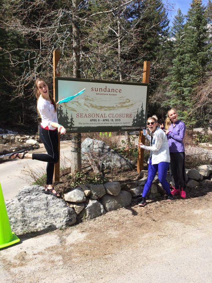 KelliStirling21's tweet photo. Do we get extra points for Maren's pose?  #questival #QSLC #HotLlamas http://t.co/DUIzwDe7VU
