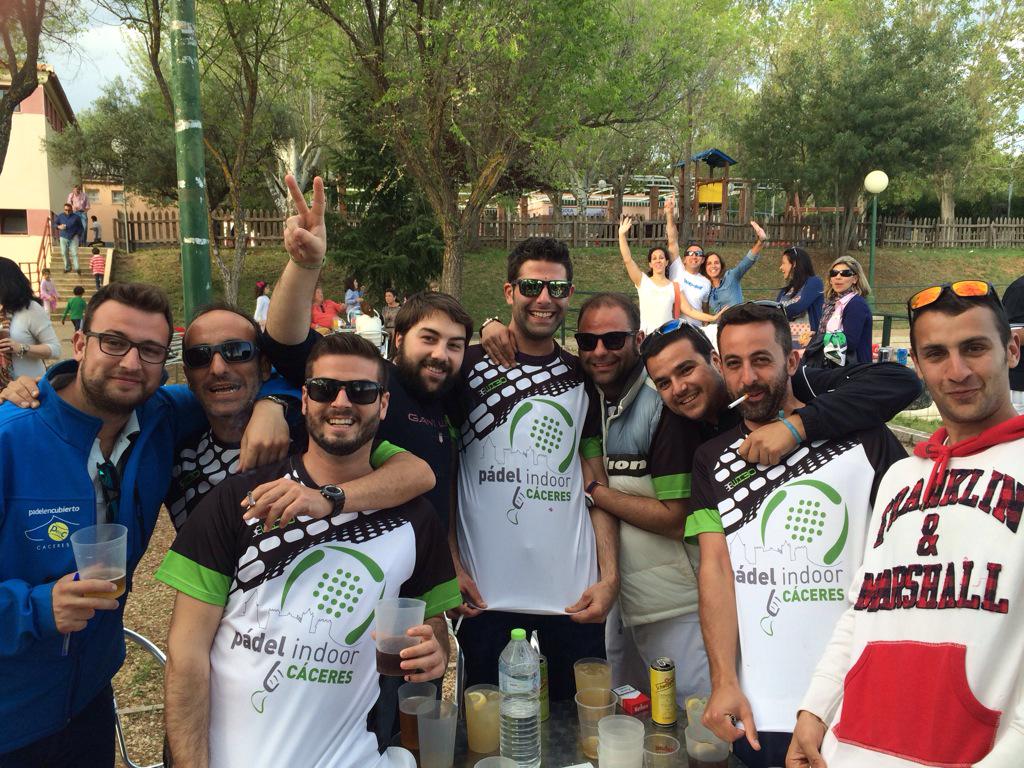 Vaya equipazo de <a href="/PadelIndoorCC/">PADEL INDOOR CACERES</a> haciendo piña dentro y fuera de la pista!! Enormes!! #padel #campeonatoporequiposde3