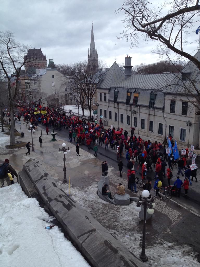 La #MarcheActionClimat s'étend sur plus d'un kilomètre #11avril #manifencours