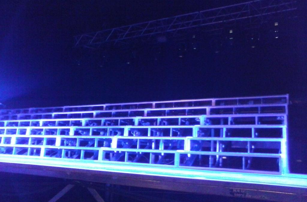 AviBeardFrown's tweet photo. I have place in the concert!! http://t.co/vHWT66KPHi