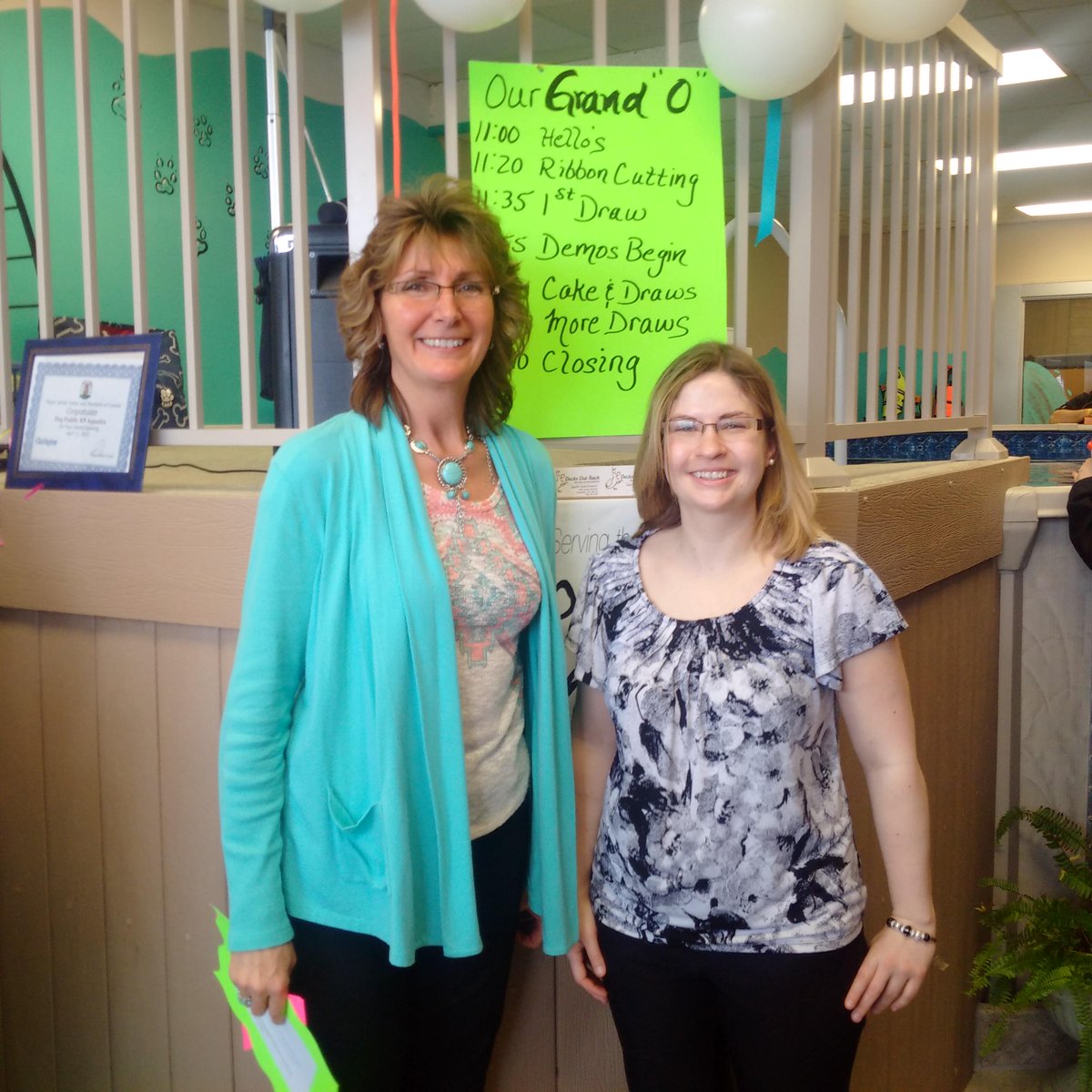TraillWard3's tweet photo. With Sheri Seymour welcoming K9 Dog Paddle to Ward 3! Great turnout at the grand opening! #SmallBusiness, #Ward3 http://t.co/VxUlseOvC3