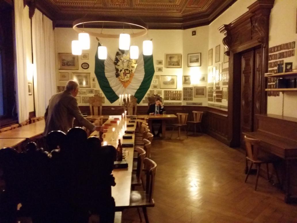 Afrania wünscht Euch allen einen feuchtfröhlichen Rutsch ins neue Semester.