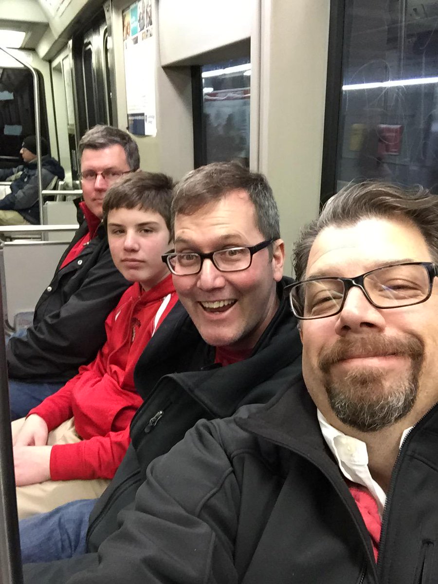 Johnnyklams's tweet photo. Heading to the Frozen Four Finals, Go BU!!!#frozenfour #BUhockey http://t.co/yurf2vvBe1