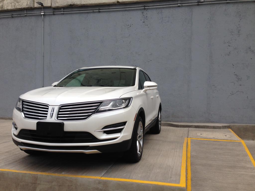 AutomaniaMexico's tweet photo. #AutomaniaTest Lincoln #MKC #Shooting Que guapa es ella.. http://t.co/Dt8GL0uyXY