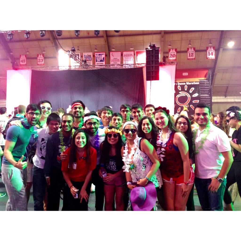 basicneha's tweet photo. HOUR 1 #CantStopWontStop #blizzardsquadRUDM2015 http://t.co/SbWxjgY80o