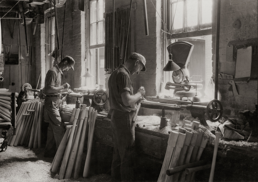 NotableHistory's tweet photo. Craftsmen hand-making Louisville Slugger bats in 1929 http://t.co/tv4MxOTBvF