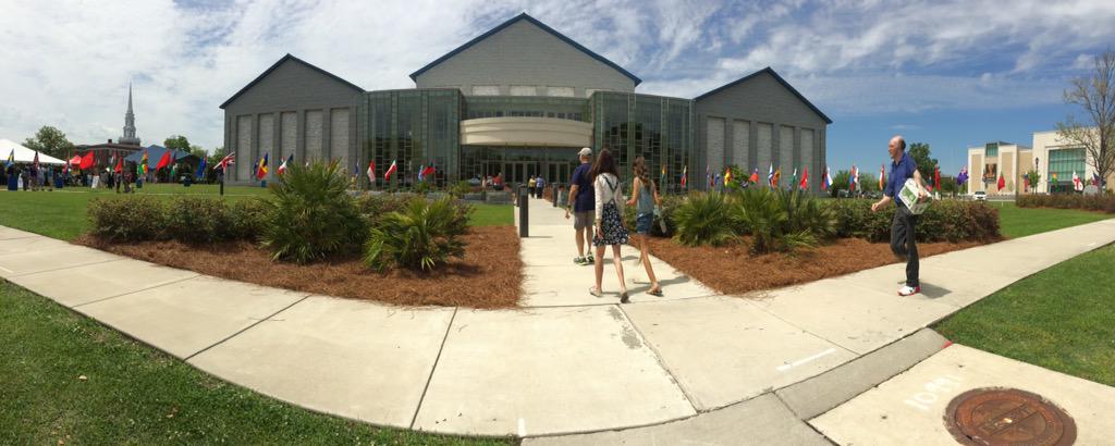 FMUGreekLife's tweet photo. Some good food and good times out at the PAC today! Make sure you stop by downtown Florence before 6 &amp; check it out! http://t.co/U3WiD44q8D