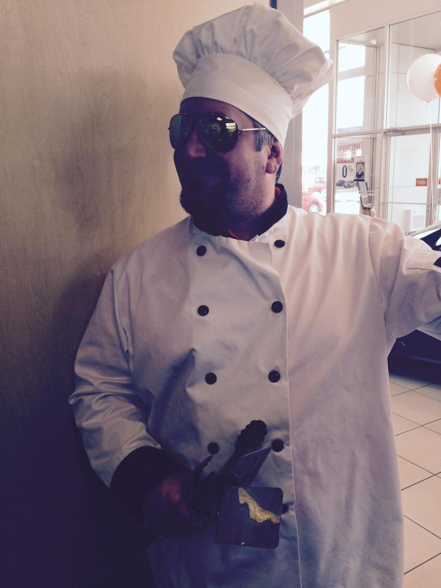 TobyTch's tweet photo. Super chef Mike hits the BBQ again this weekend🍔🍔🍔 http://t.co/tGQlmLcMg6