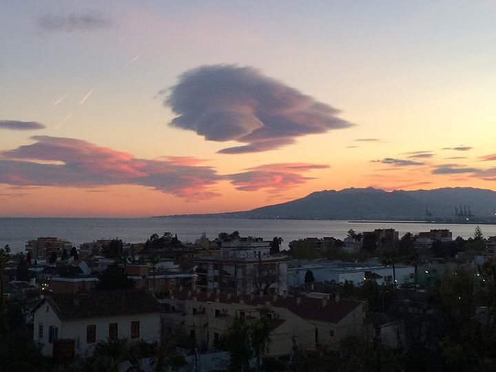 ElPimpiMalaga's tweet photo. Atardeceres entre algodones... #NadacomoMálaga http://t.co/PQLPfZRZ7A