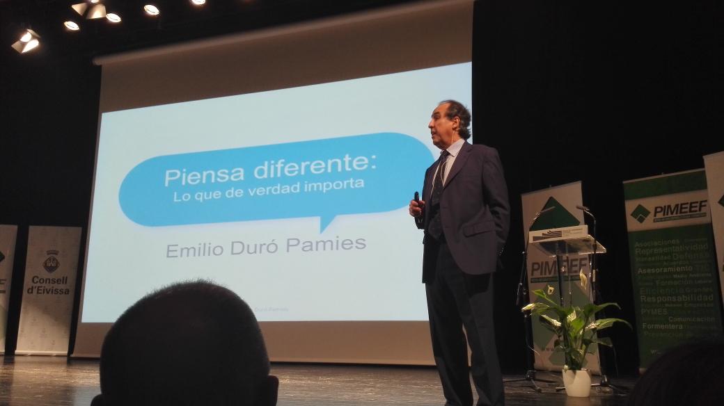 JuanjoGxE's tweet photo. "L'optimista busca què pot fer,
el pessimista busca el culpable.
Que no et matin els somnis"
#EmiliDuró #inspiració http://t.co/eRarEpWGRD