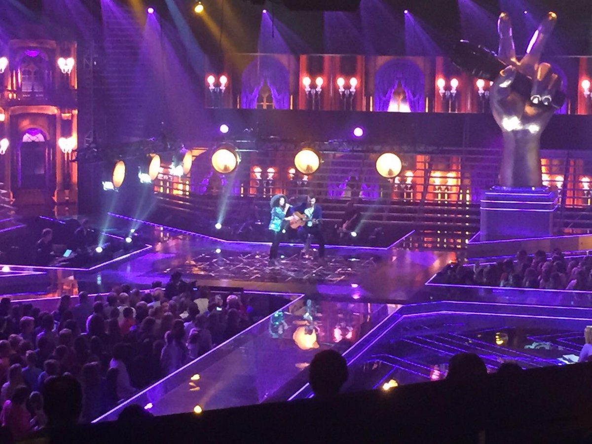 WE_TVK's tweet photo. Het staat al op je T-shirt Robine: j'Adore! WE zijn gek op je. Prachtig gedaan. #TVK http://t.co/OaslWGrd0U