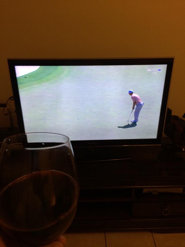 luharhk's tweet photo. @GolfMonthly #mastersdrinking hoping for a close finish http://t.co/YnDp5swPtS