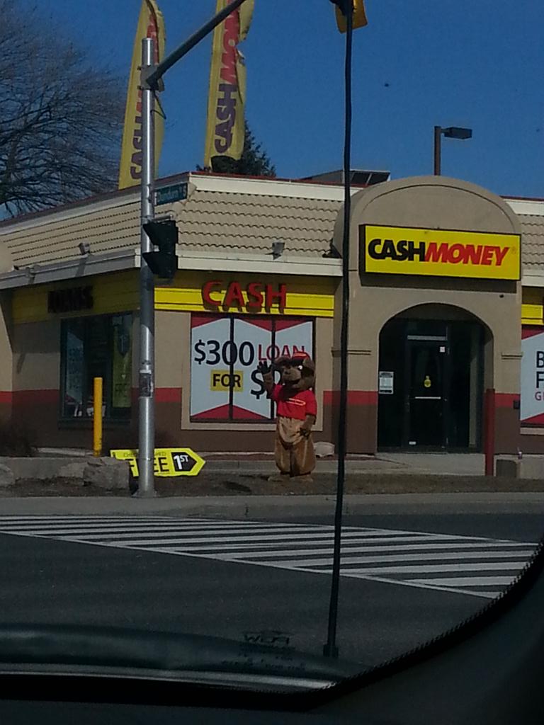 ve3jqr's tweet photo. @michialrichards and I saw the  @CashMoneyCanada guy on our way to the hockey game the other day!!! http://t.co/rMmlXx0hpA