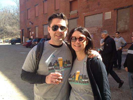 daishara72's tweet photo. @GetKnitEvents @flatearthbrewingco #busesandbrews Amazing day to be outside drinking some awesome beer! http://t.co/1nlXf04WId