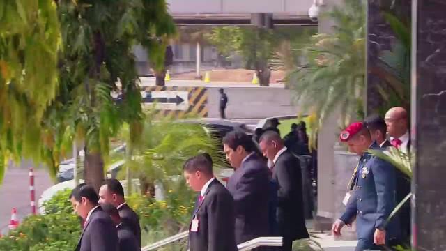 CNNEE's tweet photo. Video: El doble de @NicolasMaduro en la Cumbre de las Américas http://t.co/7t5UuvJIlK http://t.co/KpiqJhdE3d