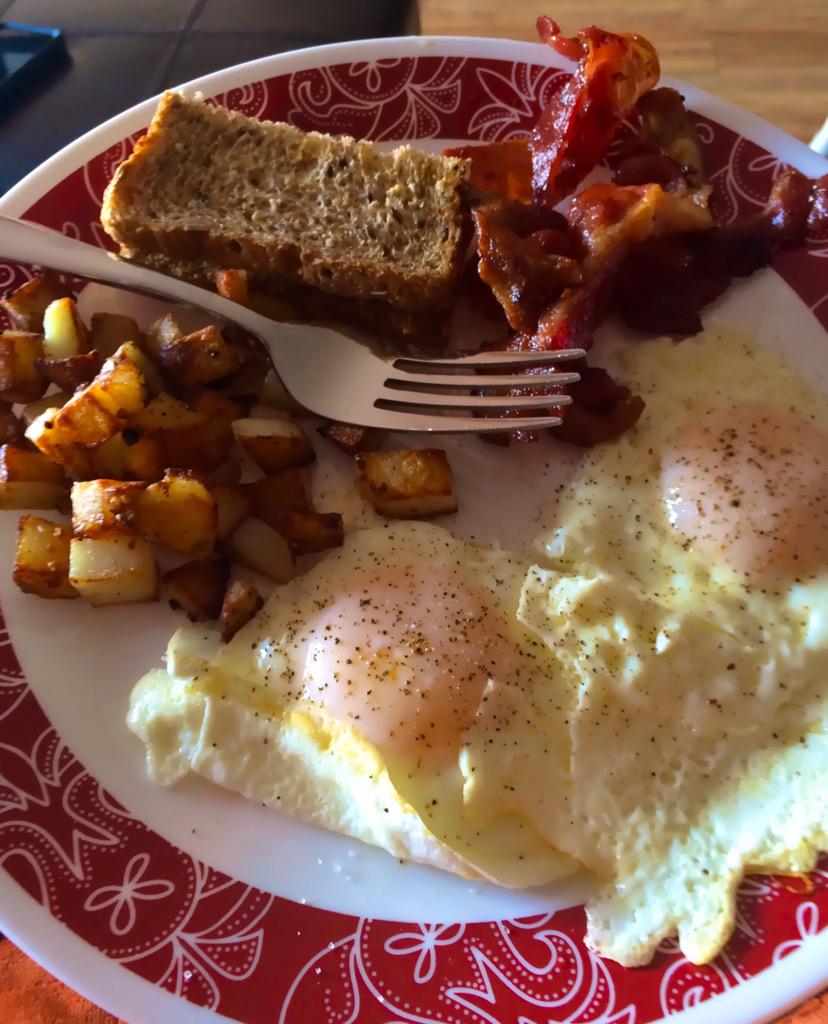 Arbitral's tweet photo. Pre-@OFOAS beer fest power breakfast. Because drinking is a marathon not a sprint, you guys. #OFOAS http://t.co/0pCI54c62Y