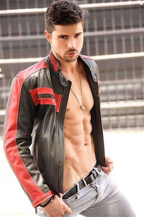 Albertnova24's tweet photo. "@BlueJean_men: http://t.co/aiKUTZ7uoY"