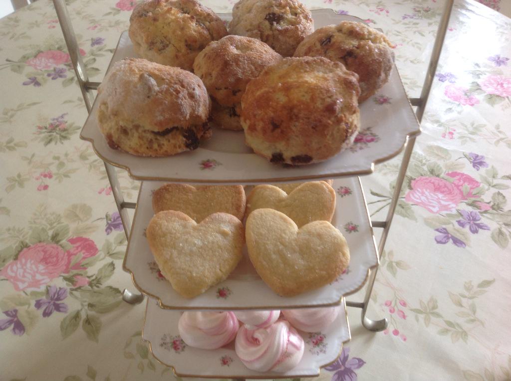 allthingschina's tweet photo. Are you looking for a vintage cake stand and find them expensive, then take a look at http://t.co/5wE6922h01 http://t.co/7PKIlnGgDV