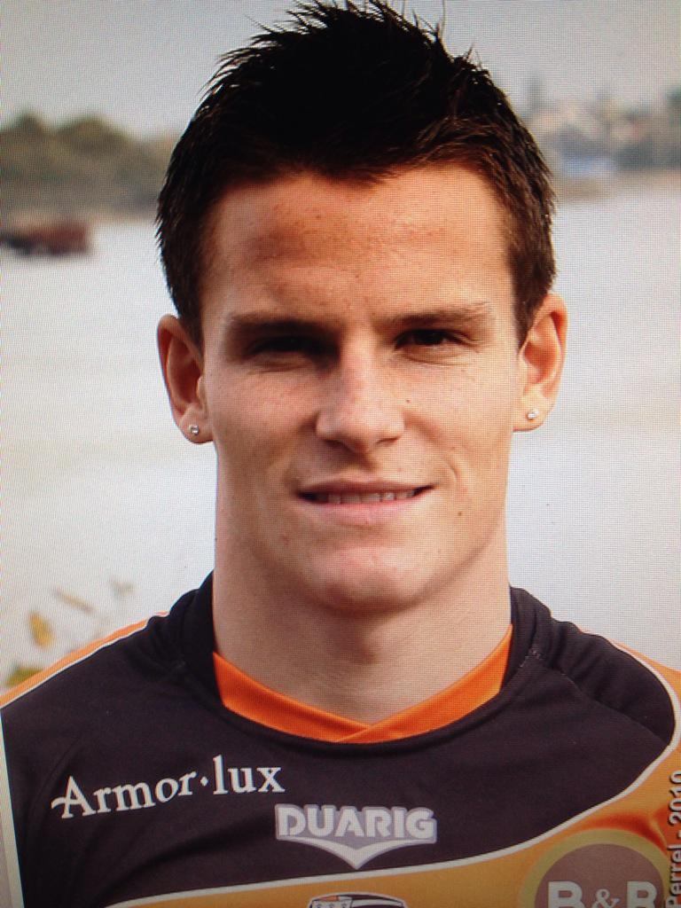ElManu1991's tweet photo. Merci Kevin ✌️😂😂😂⚽️ #teamFCLorient http://t.co/VCECbSlb1f
