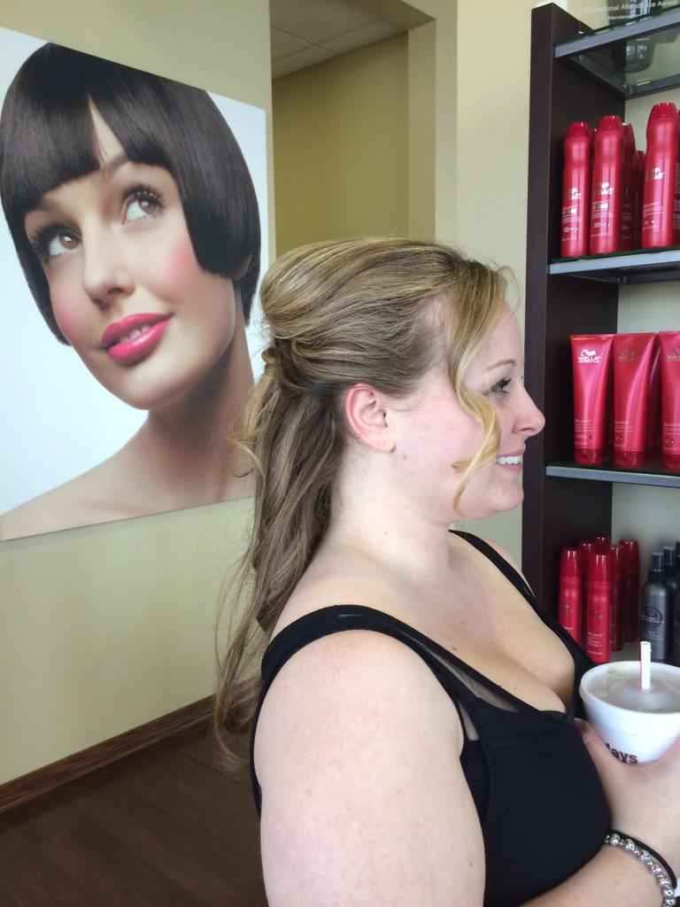 DreaminNTheRain's tweet image. Sister of the groom! I love this style!!! #RegencyBeauty #StudioLuma