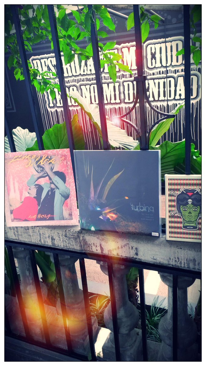 DiscotecaOnline's tweet photo. EN CASA: Trile-Compilado Discos Río Bueno 2010 LP, @turbina_ LP, LIBRO Sonorama-Dr. Alderete @EdSextoPiso http://t.co/g8sxQNmXL7