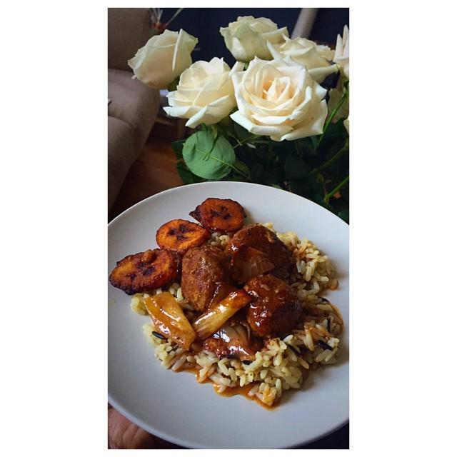vieatnrun's tweet photo. Island Food from colourburdened. A beautiful mess. #homemade #islandfood #jerk #roses #cookingwoman #food #foodie #โฆ http://t.co/2ASmFz5RKb