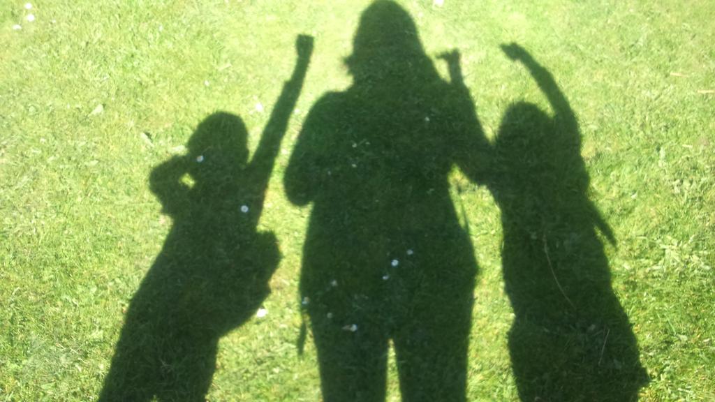 rosiefyfe's tweet image. #Spring walk today with kids &amp;amp; dog 4miles a pub stop #oldoaktree #southkilvington awesome beer garden @Thirskinfo