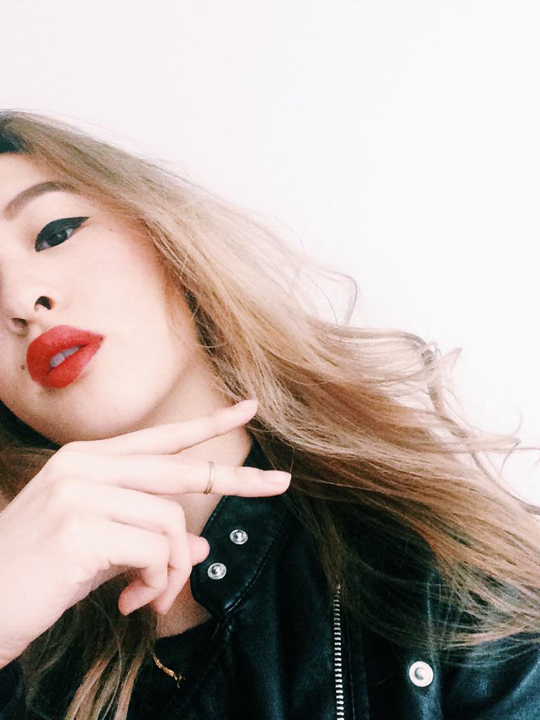 jess2sick's tweet photo. Thanks Vann Edge and Aveda for making me blonde. Shouts out to @Zebraclub_Store for referring me ^.^ http://t.co/BQIhHffjte