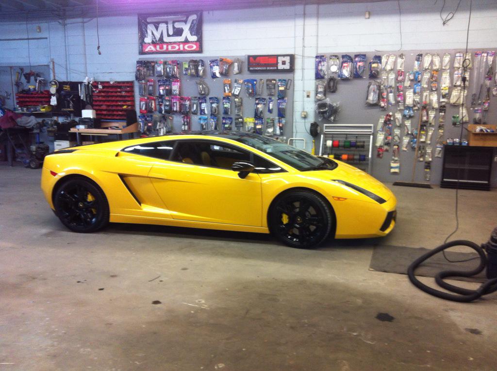 ExclusiveSoundx's tweet photo. Saturdays bye appointment only for summer time fun.Quick audio tune up for the weekend! http://t.co/vRzdvRCG4S