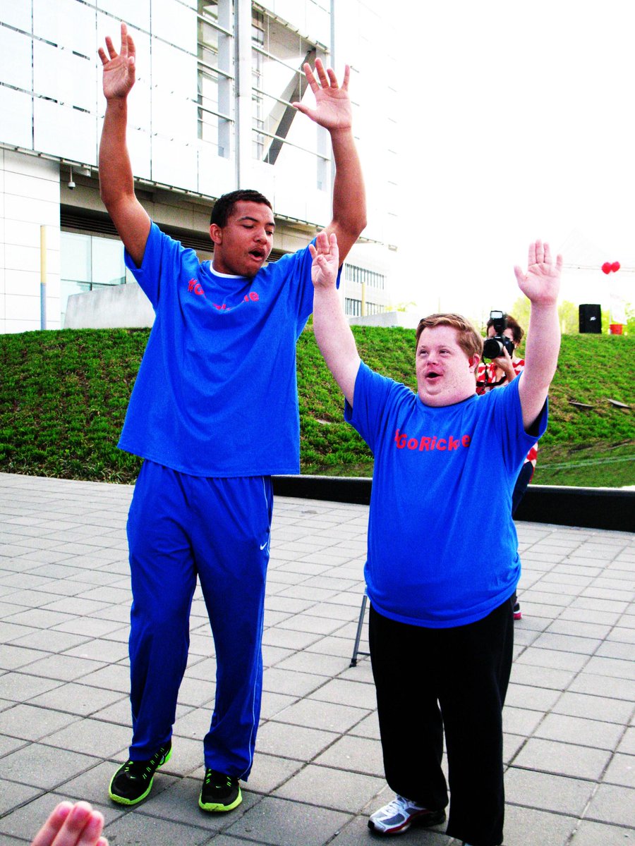 CanaanSandy's tweet photo. U&AbbyR soAWESOME @TylerP_nlr! TU4Walking withMe4 @alsassociation & @rickiebauer !SoGlad U R A HOG!Great #HogCalling http://t.co/eVdjFSxVQa