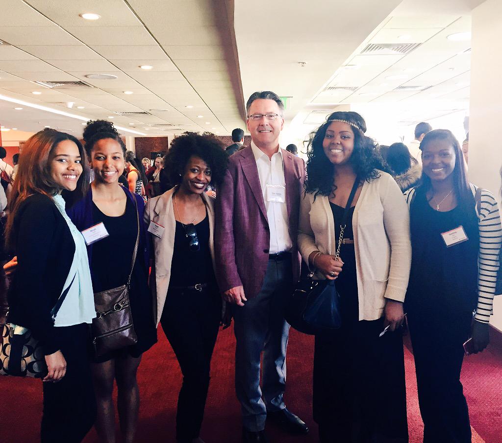 MaiyaOnFiya's tweet photo. It was so amazing meeting the University president πΆβ¦οΈ@VTSandsman http://t.co/GsoOEX0s5R