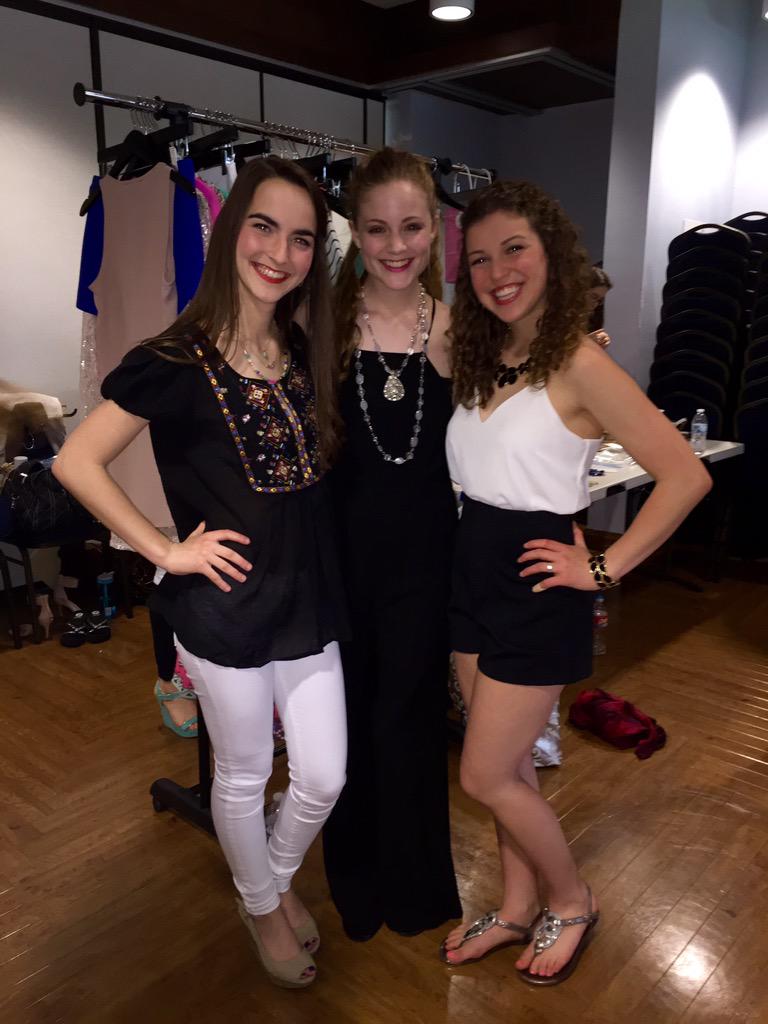 elz_grc's tweet photo. The St. Francis Fashion Show was a total blast 🎊💁💃💖  #ModaMia http://t.co/YKb4tba2dw