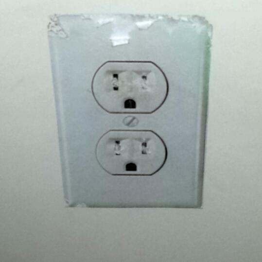 CardSnark's tweet image. Ft. Lauderdale airport electrical outlet that is actually just a sticker. #nopowertoyou