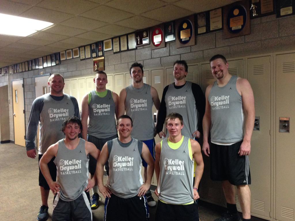 kschieve11's tweet photo. Rec B champs. @Michels_Josh @weidler16 @jaedon_haman @MikeZwingel @RileyOlsen http://t.co/wsE1p8IXrr
