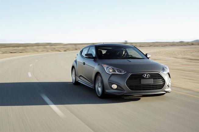 4Ruedas's tweet image. El #AutoDelDía es el @HyundaiMotorMex Veloster, con motor turbo de 1.6 lts. y 201 caballos.