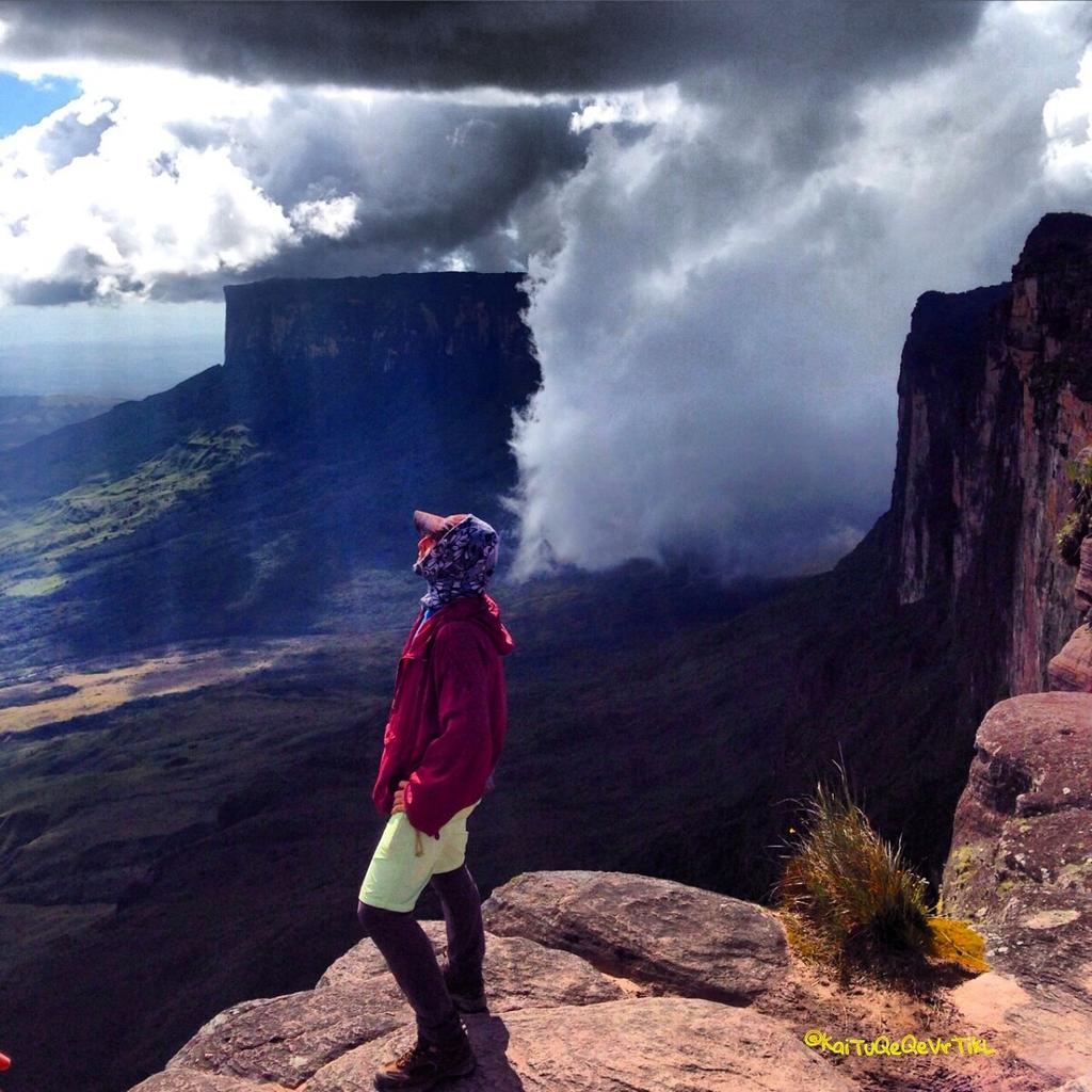 KaiTukekeVrTikL's tweet photo. Una mirada al horizonT dL #MundoPerdido dsd #CimaTepuyRoraima en #MiVenezuelaHermosa @ThisIsVenezuela @Inatur_Vzla http://t.co/DGG0foGJKt