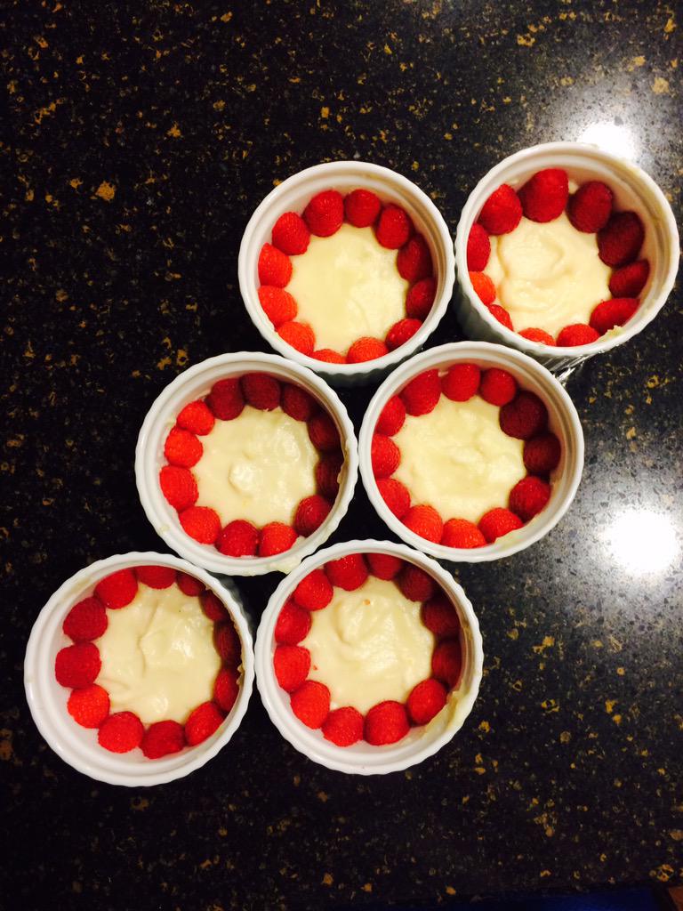LoeJauer's tweet photo. Just got done prepping my world famous Strawberry Cheesecake Creme Brûlée #MastaChef #CulinaryCrusader #WifeyStatus http://t.co/jKKi9SmxF4
