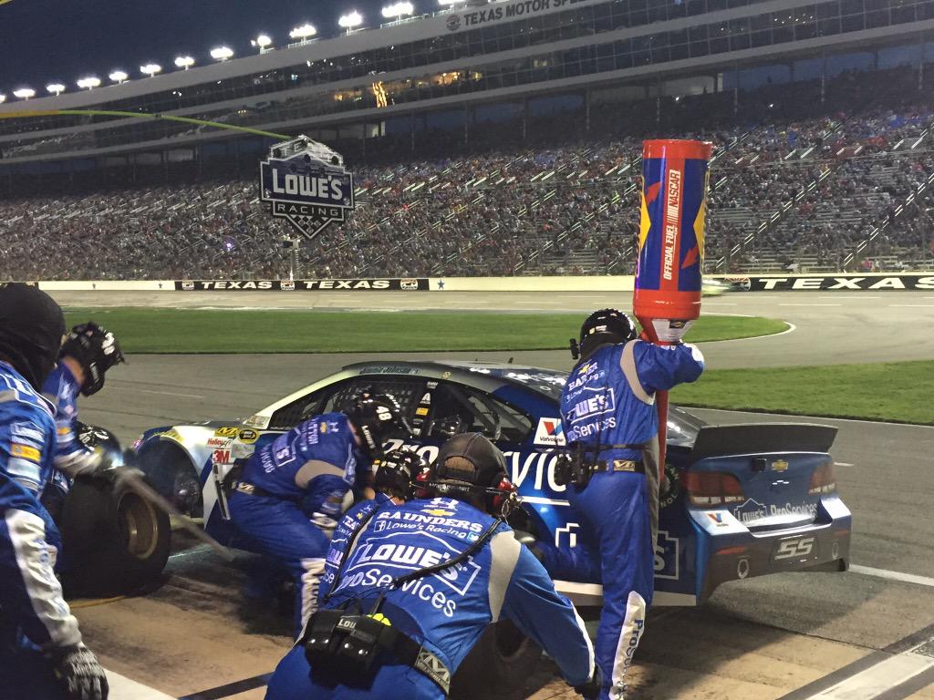 allyracing's tweet photo. Shout out to these guys who are ⚡️⚡️ fast tonight! http://t.co/Wku7kMANGu
