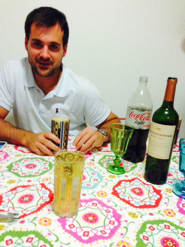 frannmorello's tweet photo. aperitivos de la mano de @isaenzdemiera y @Cataaboy. http://t.co/O9qFaafJNf