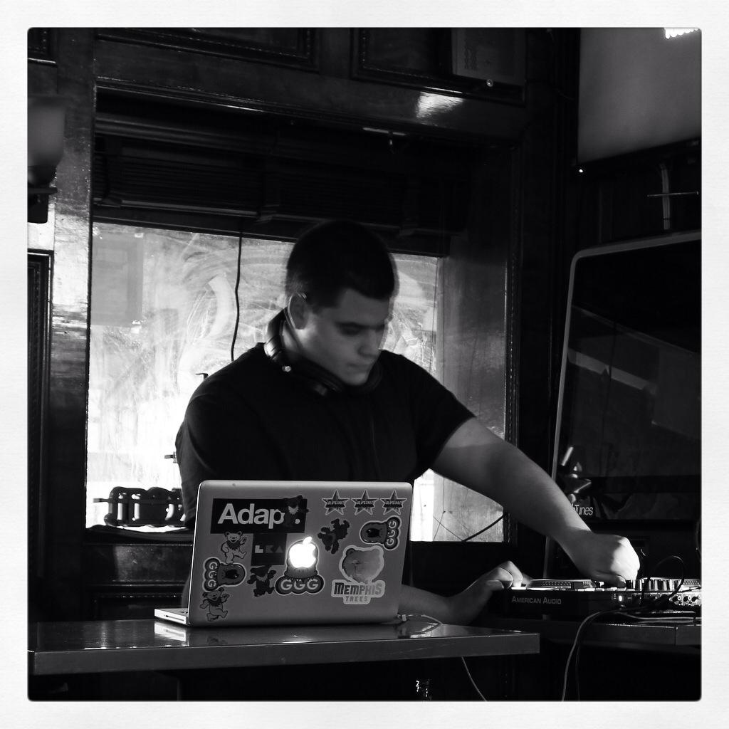 theblendcafe's tweet photo. Sat 4/11: we are OPEN and super stoked to have DJ Rey Stacks TONIGHT * doors @ 11p * must have ID * 21+ ONLY http://t.co/mcje7PHaka
