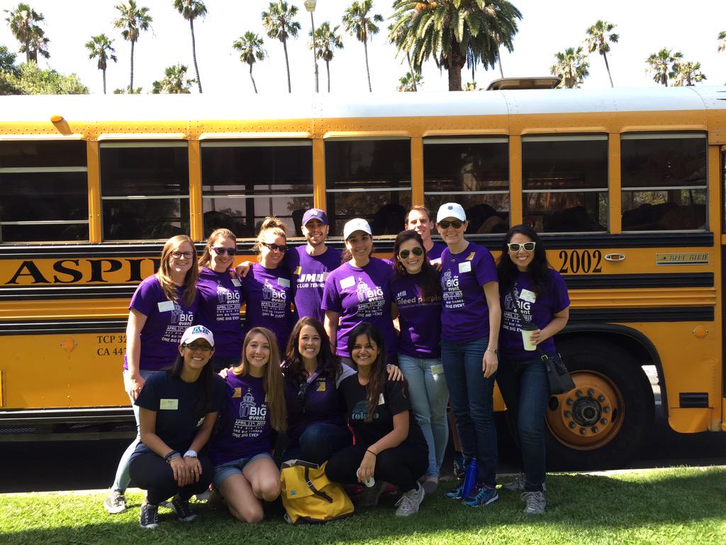 khalilgarriott's tweet image. Great day of service w/ my @SoCalDukes fam: beach clean-up &amp;amp; giving lunches to less fortunate. #JMUBigEvent