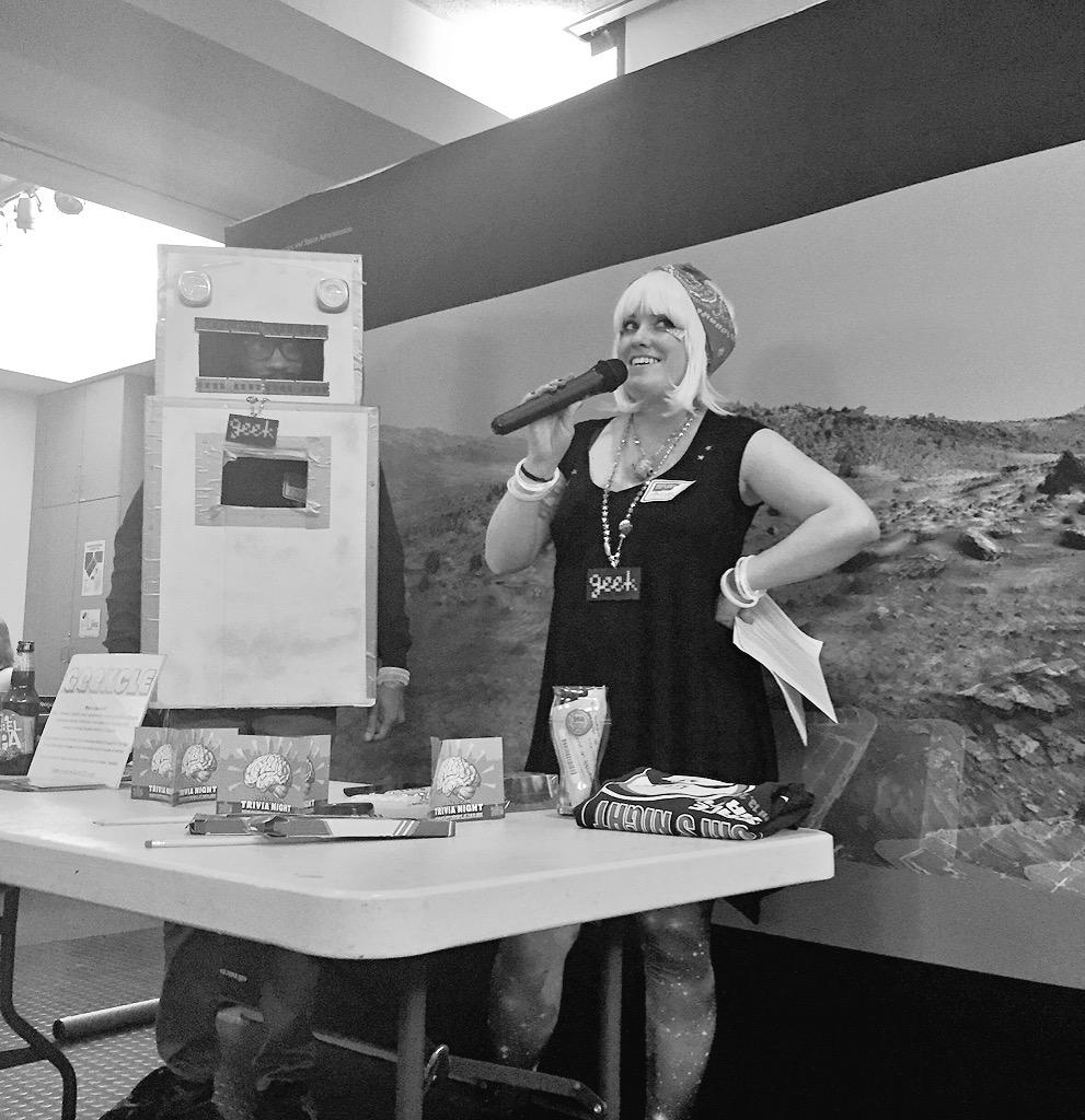 GeekCLE's tweet image. Geek CLE hosting the last round of trivia at #YurisNightCLE @GLScienceCtr