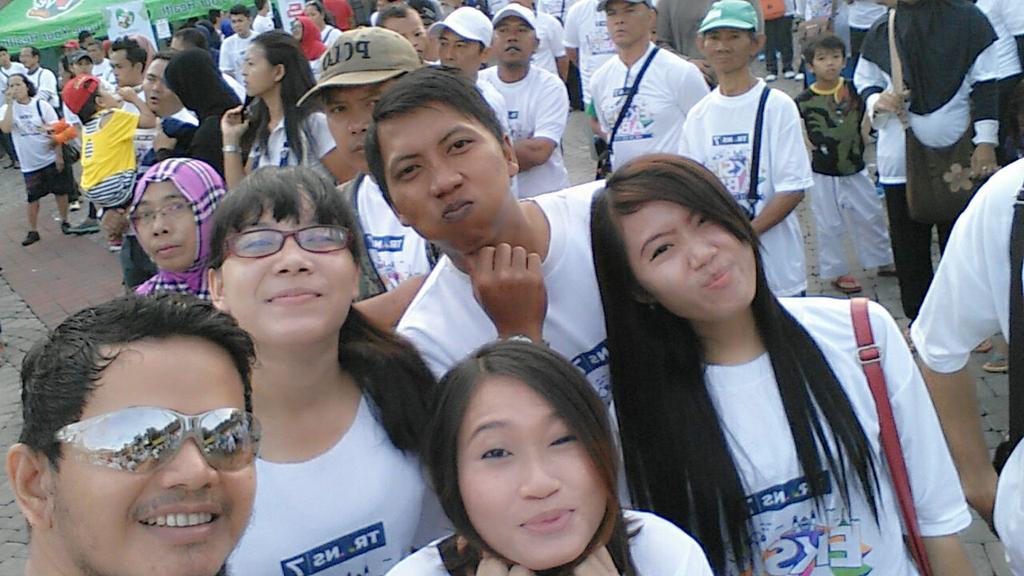liznajackson's tweet photo. Sunmor jalan sehat w/ my friends @TRANS7 #TRANS7EksisAbis #eksisabiskomunitasku http://t.co/x3V6byoNt2