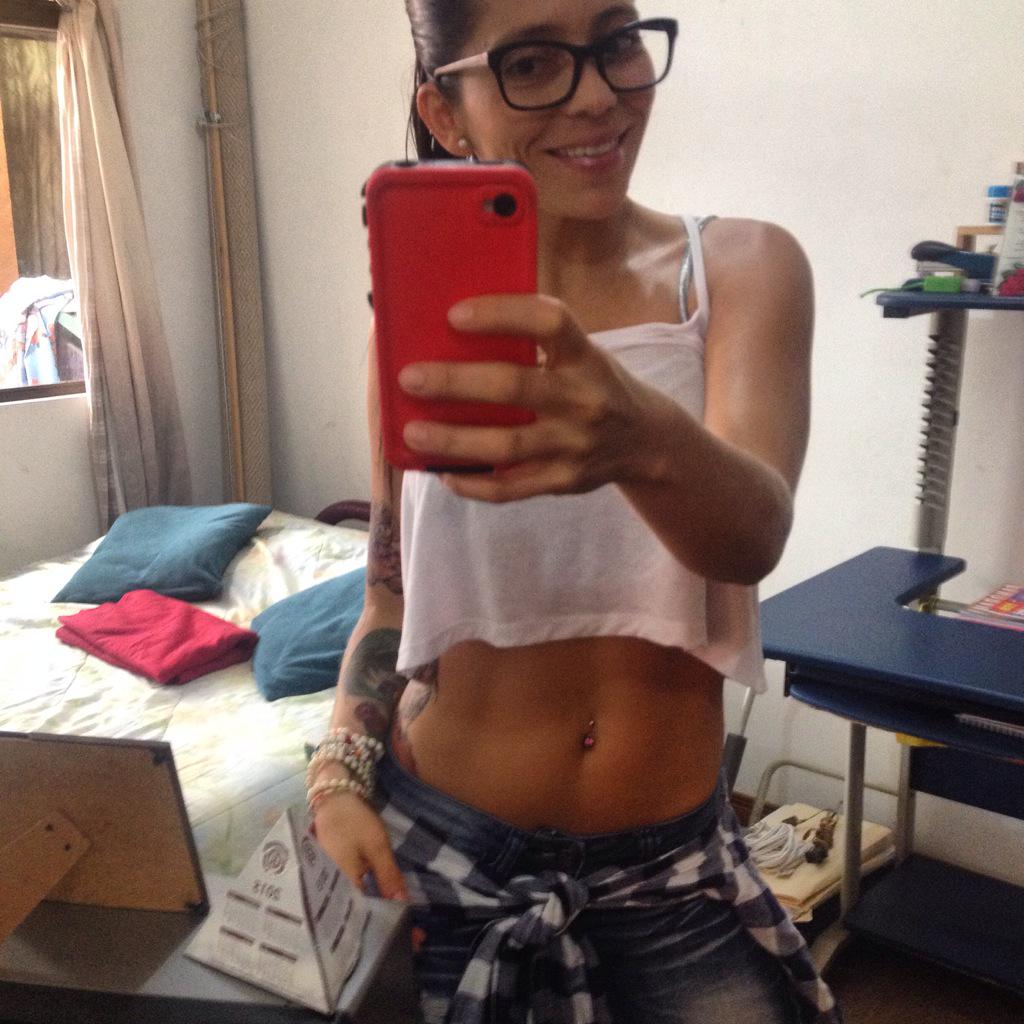 Alejitarpo23's tweet photo. #saturday #intelectualgirl #fitmom #abs #6packsaturday #6packs #motivation http://t.co/gKbWGenQtT