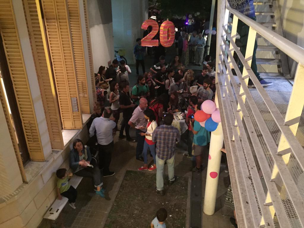 2Museos's tweet photo. Brindis de los #20MAC http://t.co/IcosL4nAV2