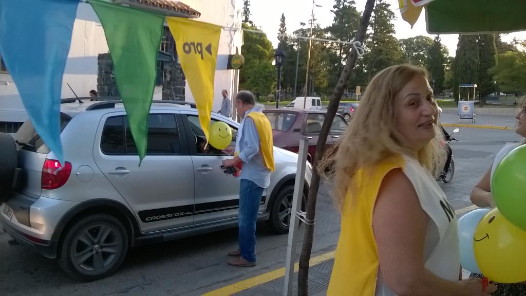ProAltaGracia's tweet photo. A full con @mauriciomacri en #Mauricioyvos en @proaltagracia @HectorBaldassi @ErcoleFelippa http://t.co/ykbgc8WbmL
