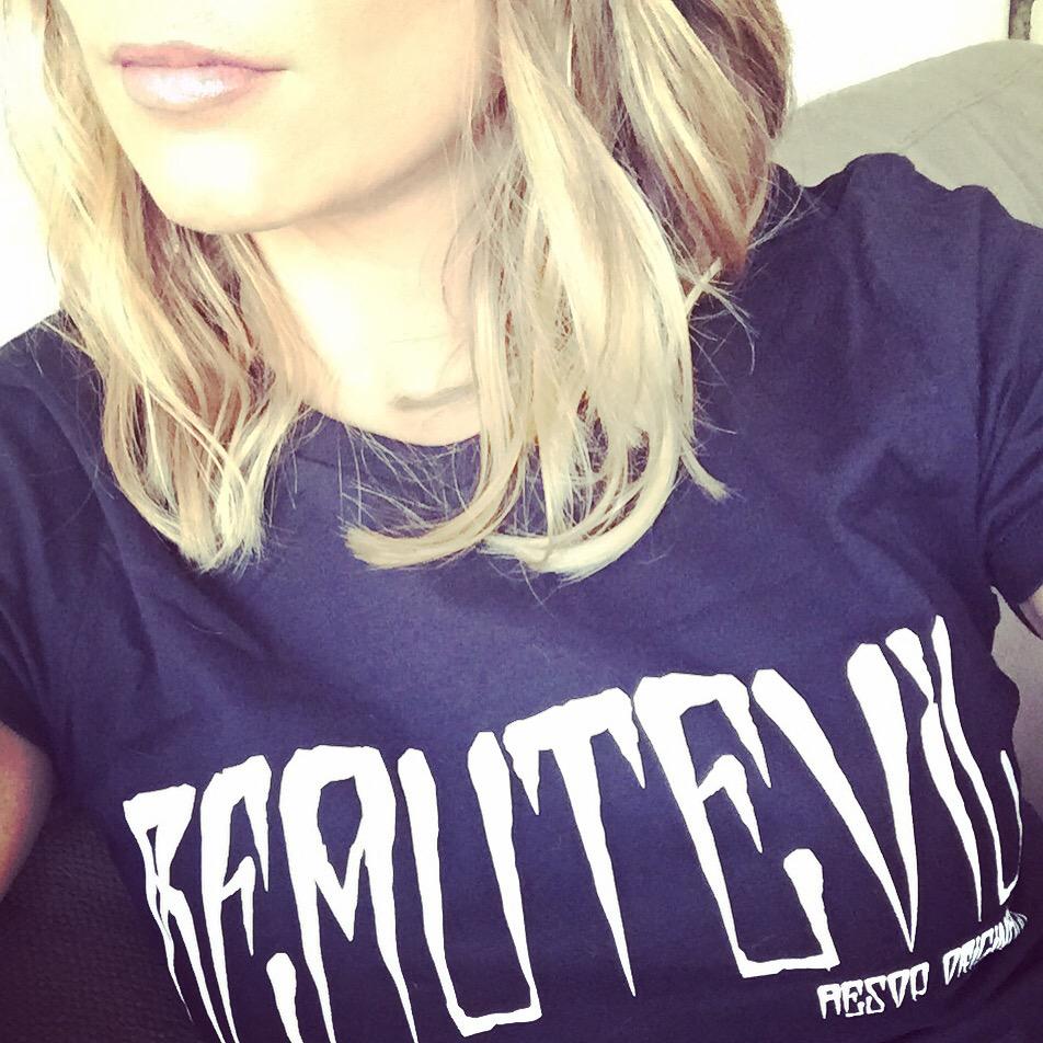 3girlsinthedark's tweet photo. Just reppin my #BEAUTEVIL shirt! Thanks @Aesop_Originals #3GD #3GDEmily #bossassbitch #babs http://t.co/zZiUTwMJNj