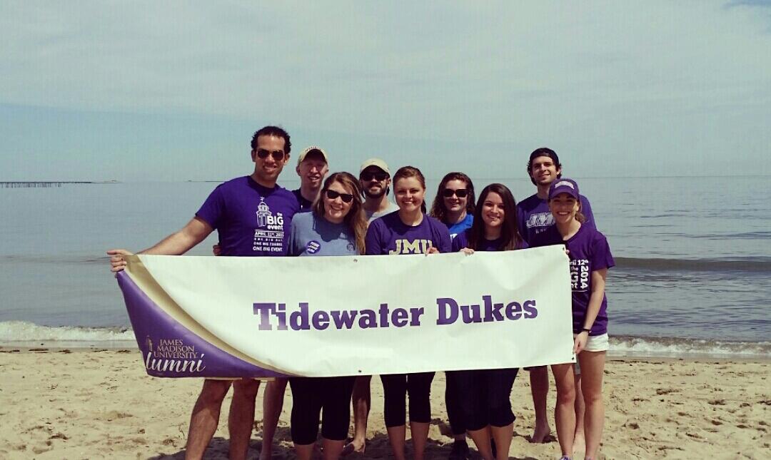HRJMUalum's tweet image. Hampton Roads Dukes clean the beach for #JMUBigEvent @JMUAlumni @JMUBigEvent